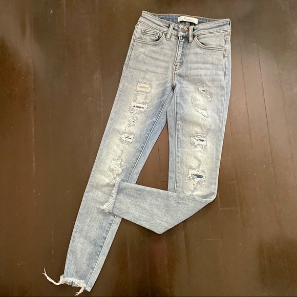 KanCan Signature distressed Jeans - Picture 2 of 8